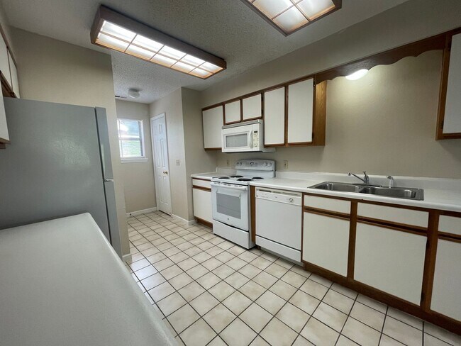 Foto del edificio - 350 Wildwood Dr S