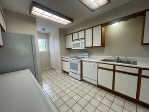 Building Photo - 350 Wildwood Dr S
