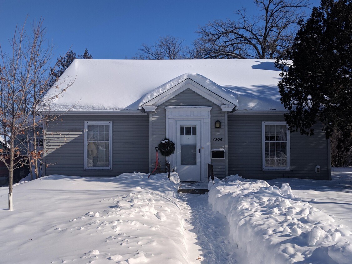 Primary Photo - 1506 Calihan Ave NE