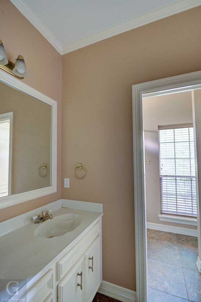Foto del edificio - 4BD/3BA - 3 Car Garage