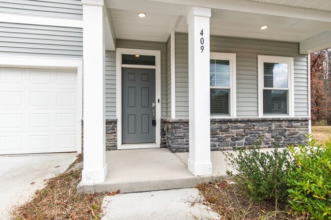 Building Photo - Modern 4-Bedroom Home in Serene Cul-de-Sac Location!