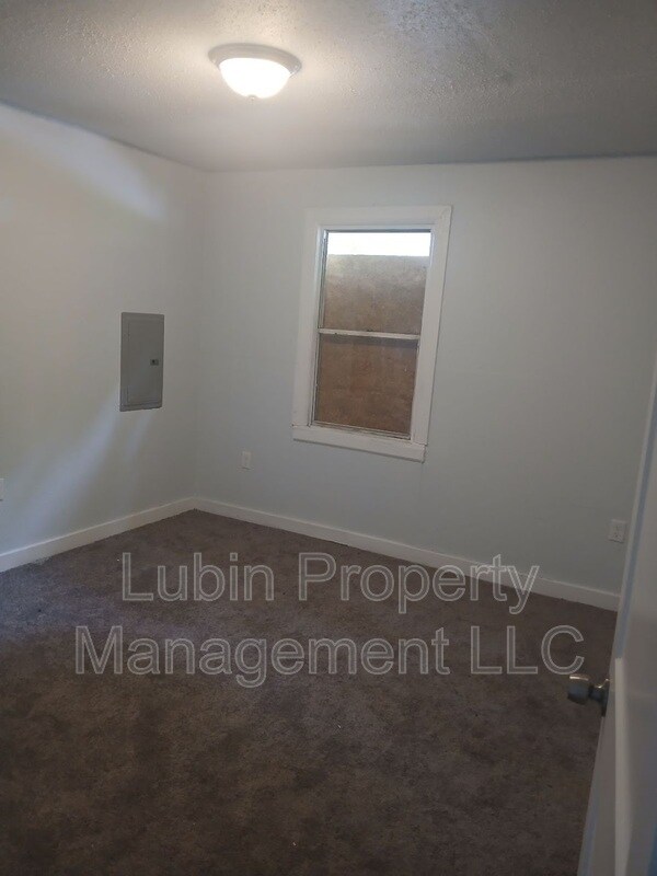 Building Photo - 2811 Carnes Ave