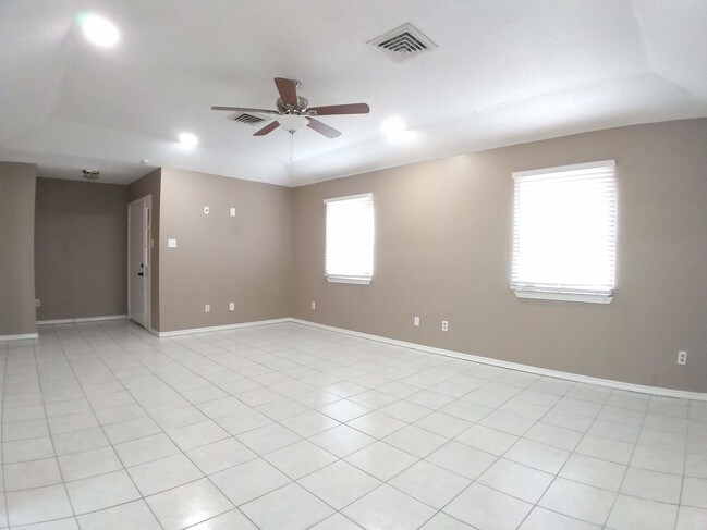 Foto del edificio - 3620 Gumwood Ave