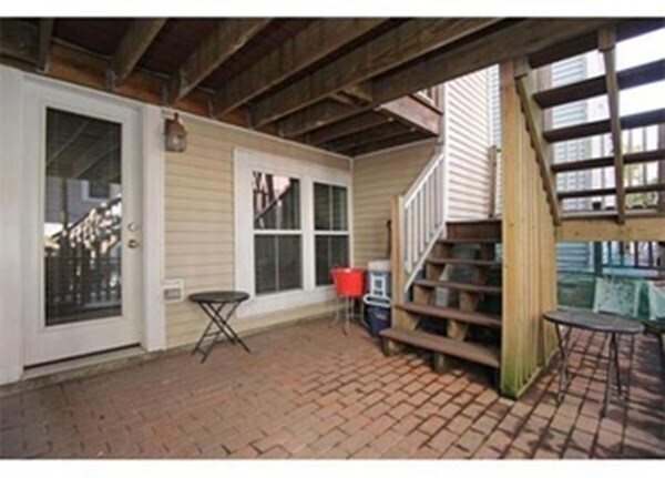 Building Photo - 1 Brewster St