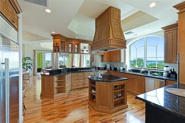 Building Photo - 1308 Old Stickney Point Rd