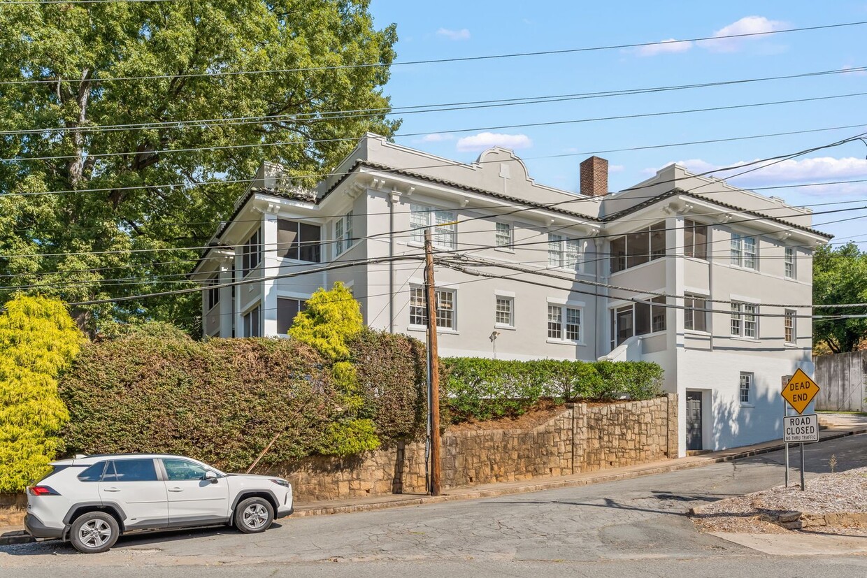 Primary Photo - 2 Bedroom ar The Shenandoah Apartment House