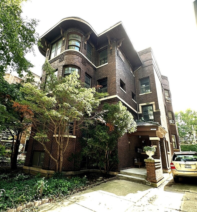 Primary Photo - 935 W Winona St