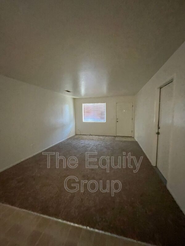 Building Photo - 360 S Kessing St