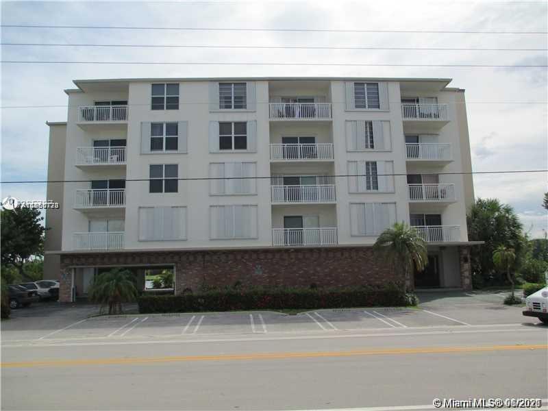 Primary Photo - 9270 W Bay Harbor Dr
