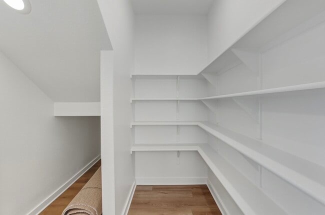 Building Photo - 480 Tailwind Dr