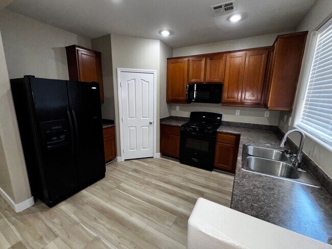 Foto del edificio - 6045 Copper Lakes St