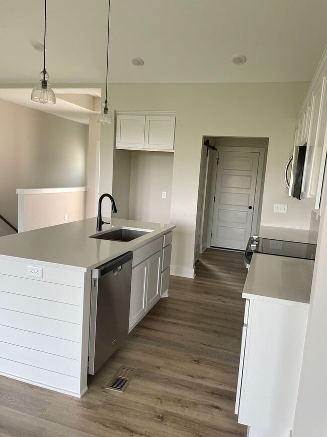 Building Photo - New Construction, STUNNING 5 bedroom, 3 ba...