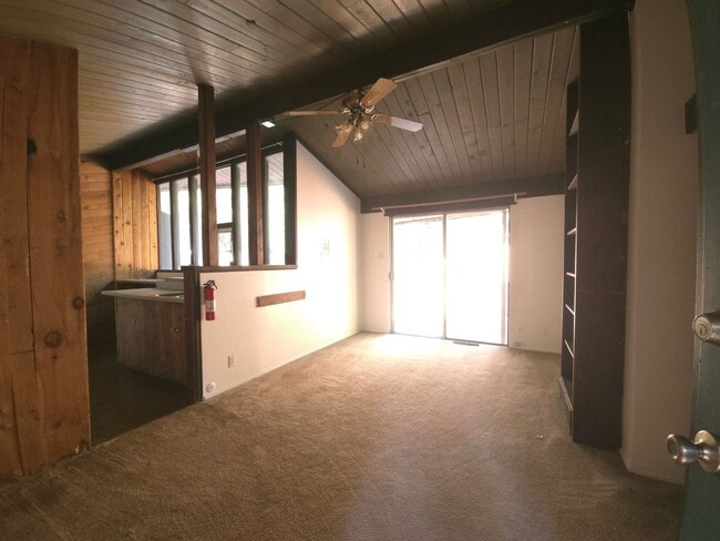 Building Photo - Quaint Studio On West Side of The Hill