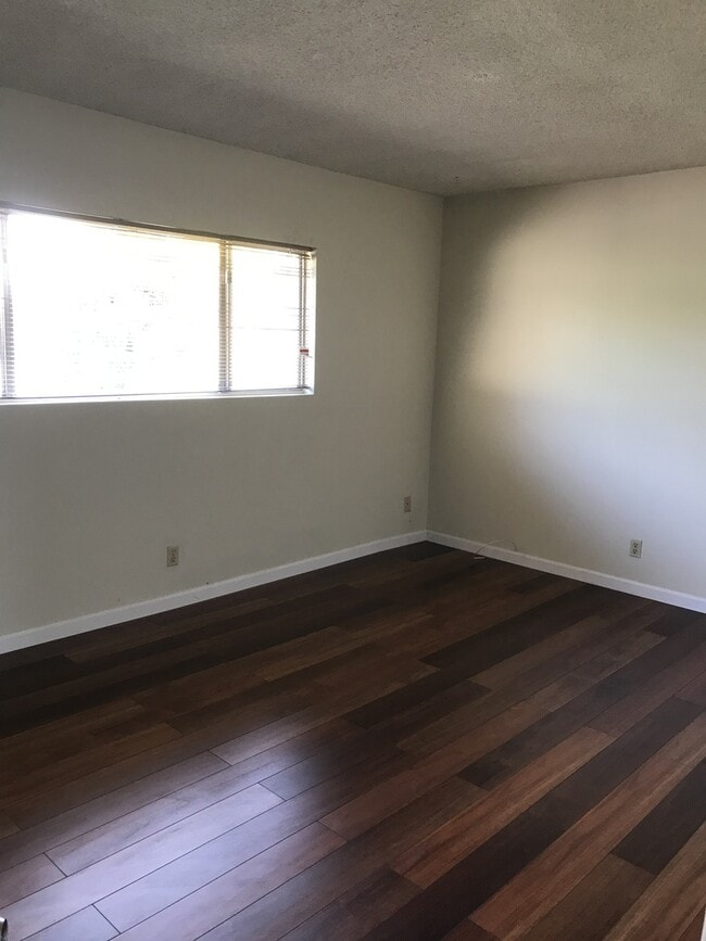 Building Photo - SPACIOUS Upper 2 bedroom unit, Bellflower ...