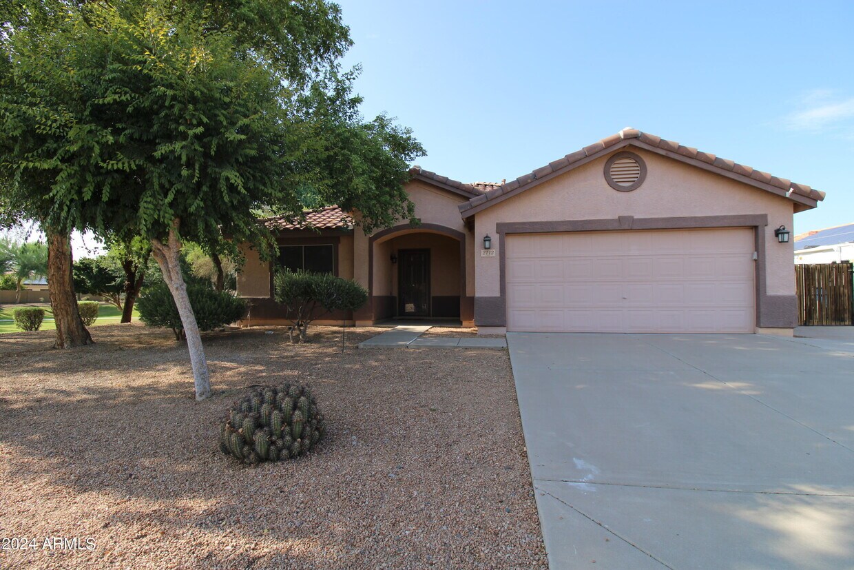 Primary Photo - 2112 E Wildhorse Dr