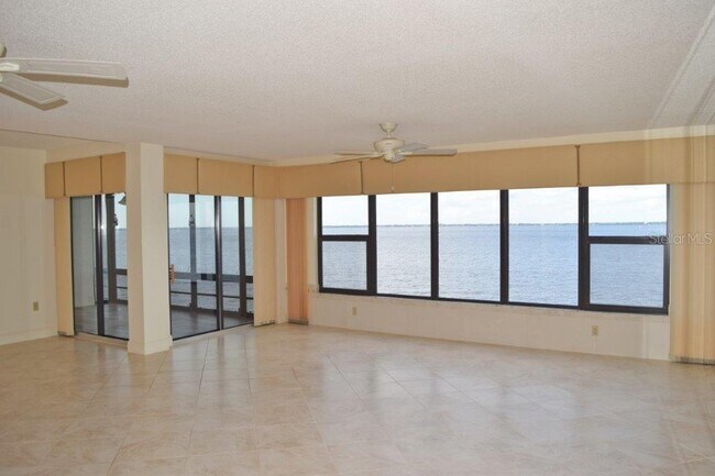 Foto del edificio - 1750 Jamaica Way