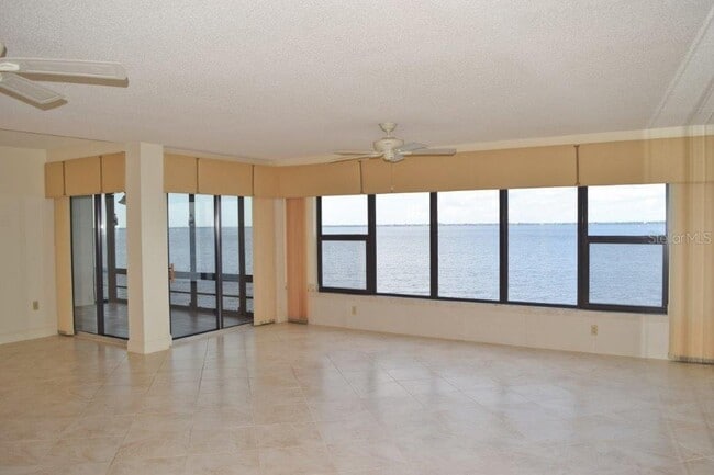 Building Photo - 1750 Jamaica Way