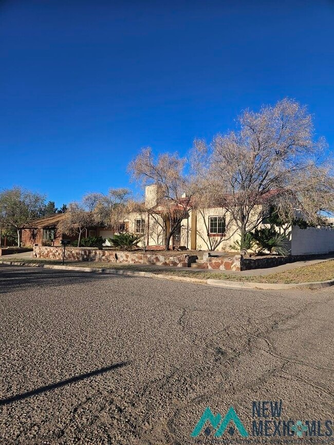 Building Photo - 618 Grape St