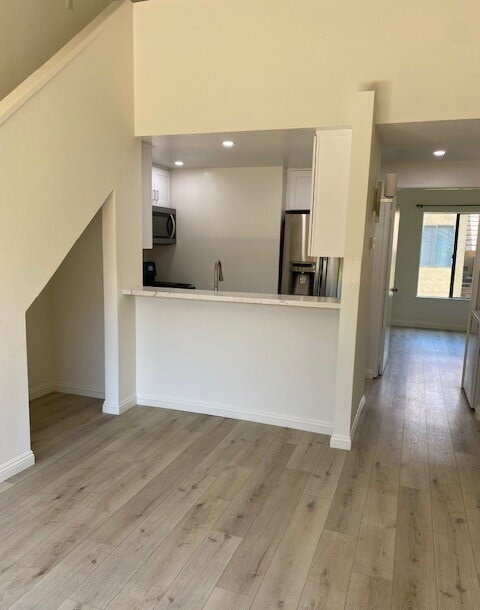 Foto del edificio - "Charming 1-Bedroom Gem with Hardwood Eleg...