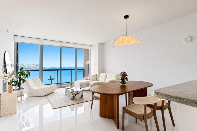 Foto del edificio - 601 NE 36th St