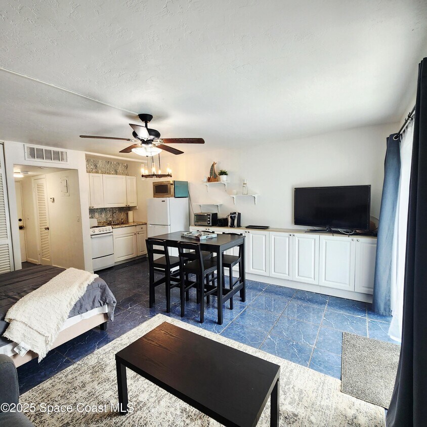 Foto principal - 221 Columbia Dr