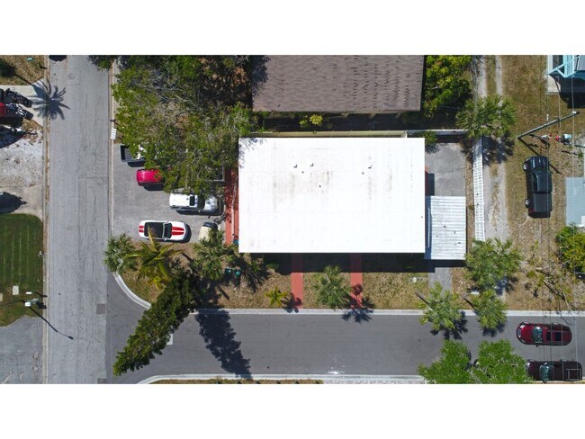 Building Photo - 116 14th Ave N