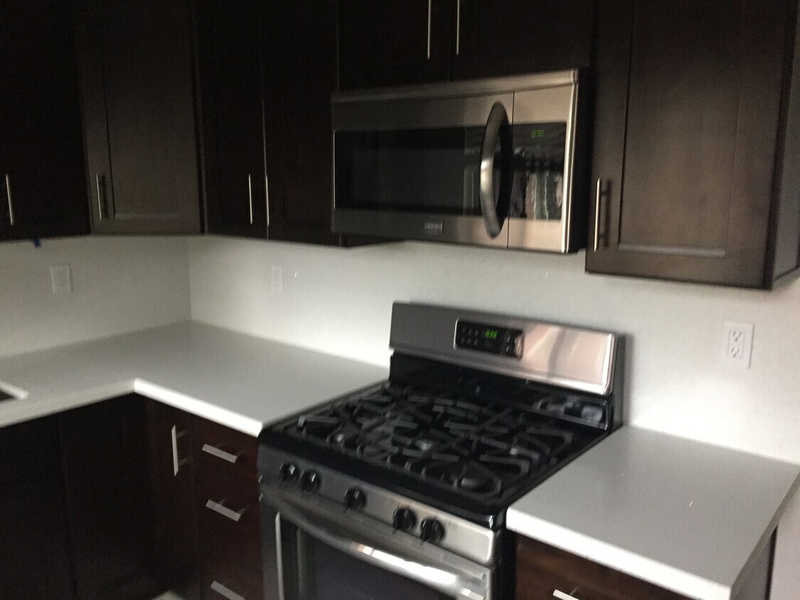 Foto principal - 3155 Kemper St