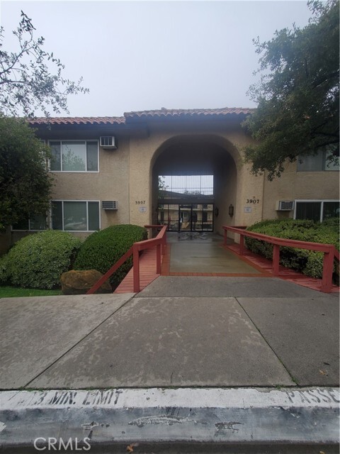 Primary Photo - 3907 La Crescenta Ave