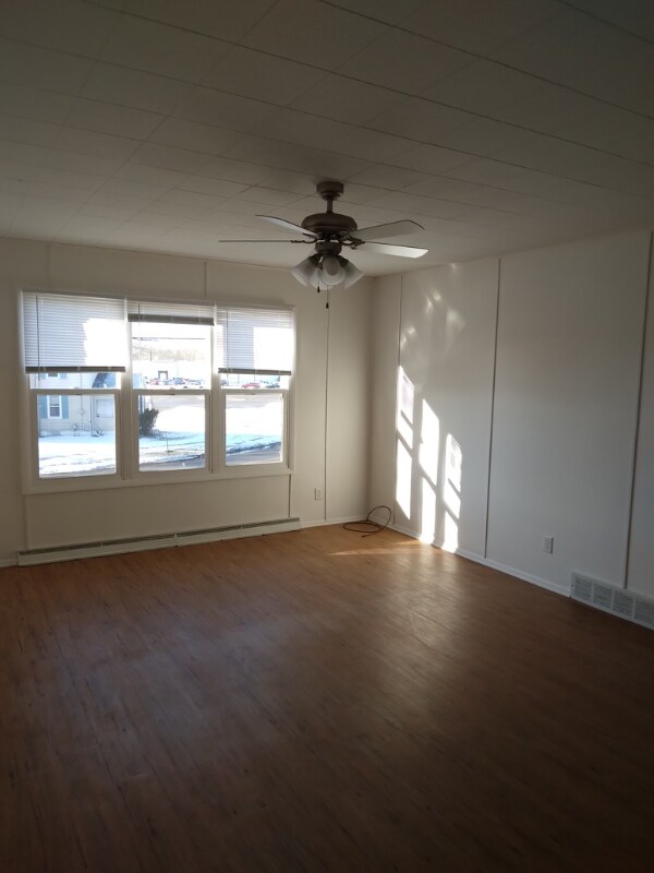 3433 Flansburg Rd Unit B, Jackson, MI 49203 Room for Rent in Jackson