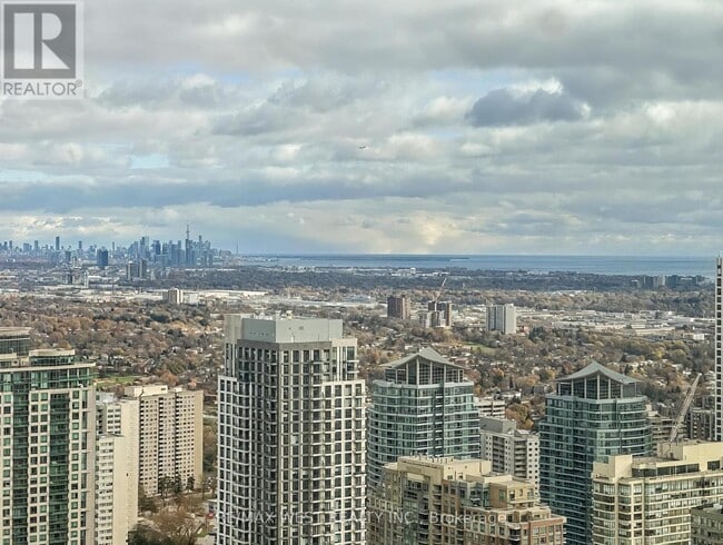 Photo du bâtiment - 4015 The Exchange