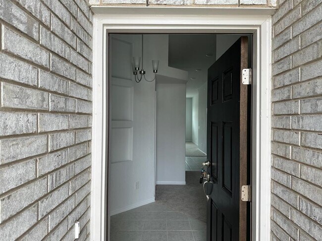 Building Photo - 550 Sugar Cane