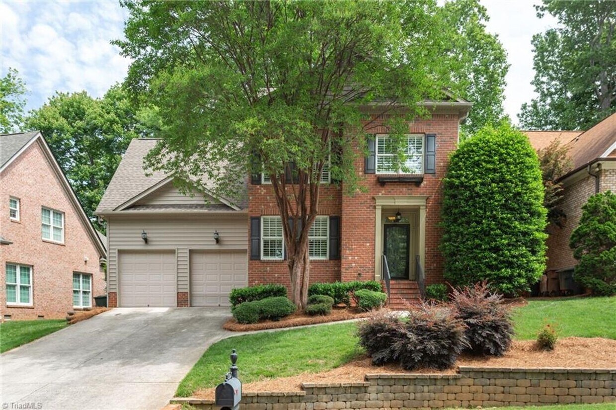 Foto principal - Spacious 4 Bedroom in Lake Jeanette - Larg...
