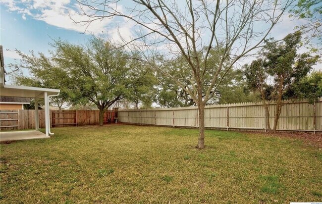 Foto del edificio - 127 Hickory Ln