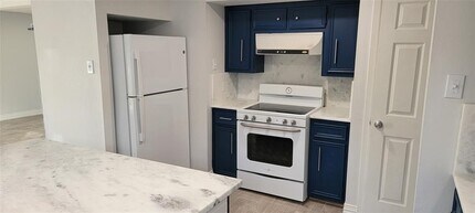 Building Photo - 250 Wood Haven