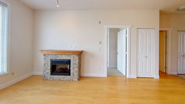 Building Photo - 4500 Westwater Dr