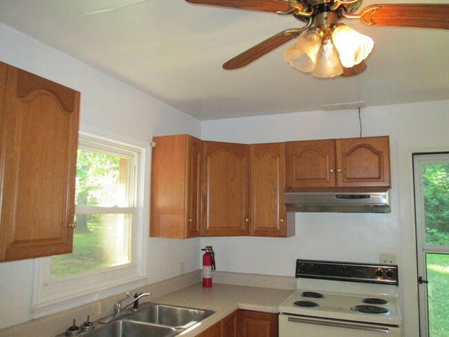 Building Photo - 6837 City View Dr