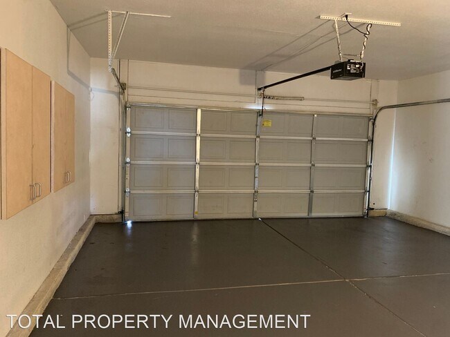 Building Photo - 3 br, 2.5 bath House - 2436 Silver Shadow Dr.