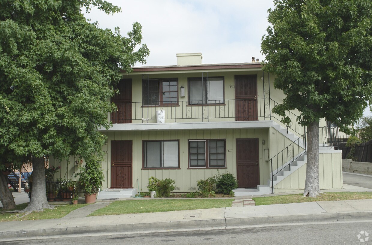 Building Photo - 837-843 Carillo Dr