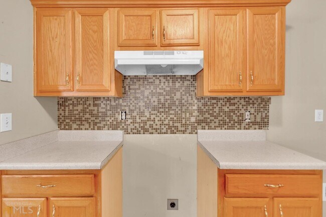 Building Photo - Charming 3 bedroom 2 bath Ranch style home...