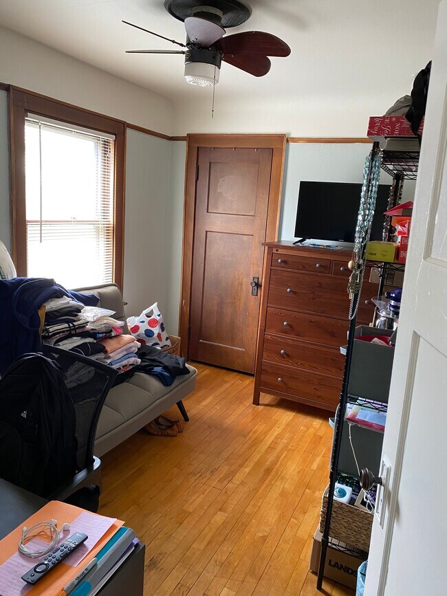 Foto del edificio - 5805 W Wells St