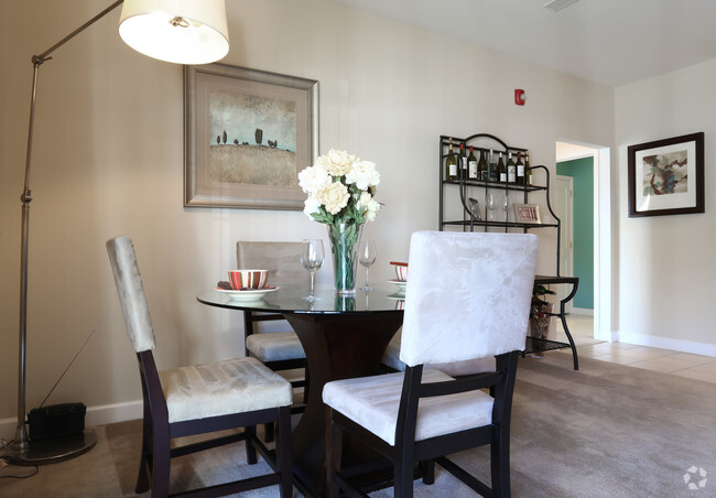 Model Dining Area - The Reserve at Forest Gate