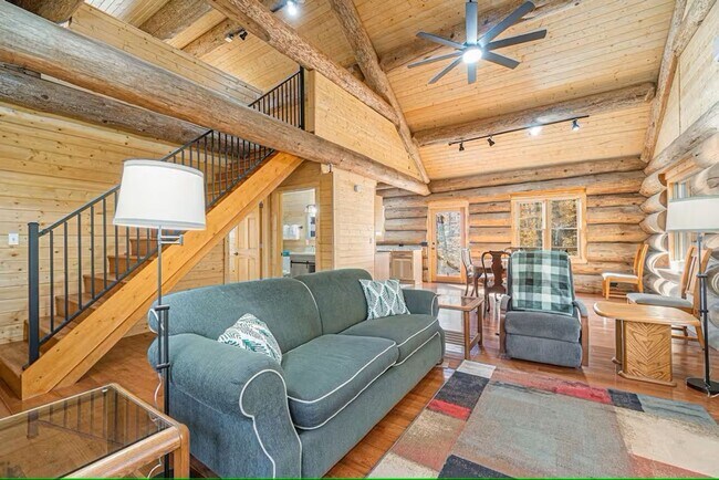Foto del edificio - Furnished Log Cabin Extended Stay Summer Rental