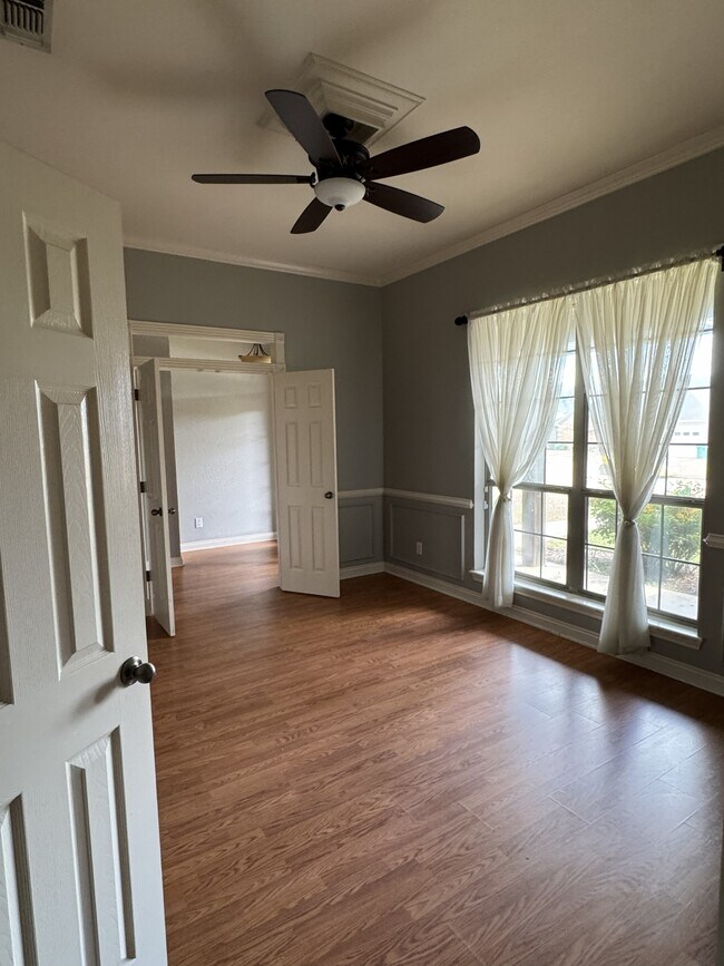 Foto del edificio - 6808 Cameron Ln