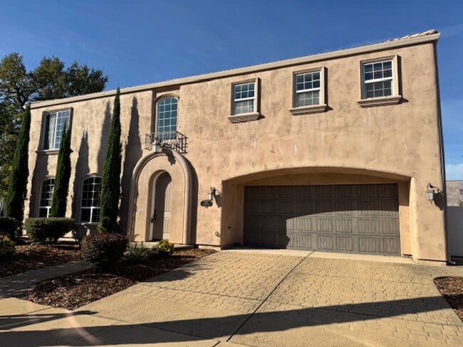 Building Photo - $500 Move in Special with signed lease by 12/15/2025 ~ Upscale Modern 4 Bed | 2.5 Bath – Yard Mai...