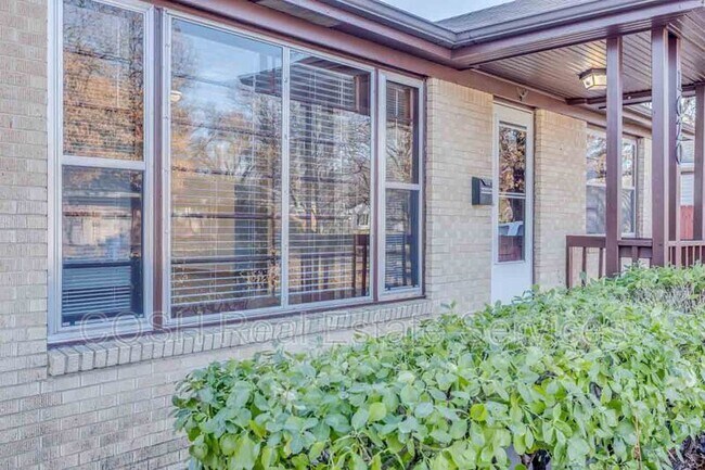 Foto del edificio - 1620 N Perry Ave