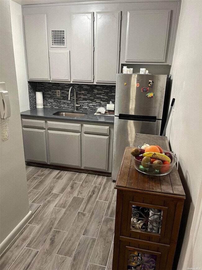 100 Brooklyn Ave Unit 4W, Freeport, NY 11520 - Condo for Rent in