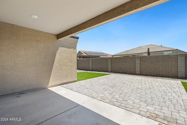 Building Photo - 37981 W Montserrat St
