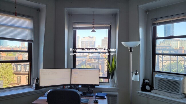Building Photo - 312 Beacon St