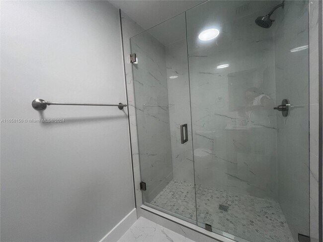 Building Photo - 6960 SW 39th St