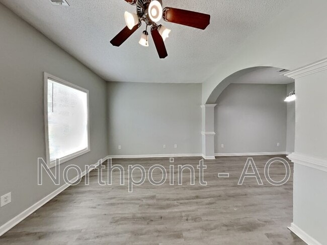 Building Photo - 8616 Thomas Ln